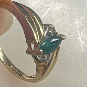 14k gold emerald diamonds ring size 6.